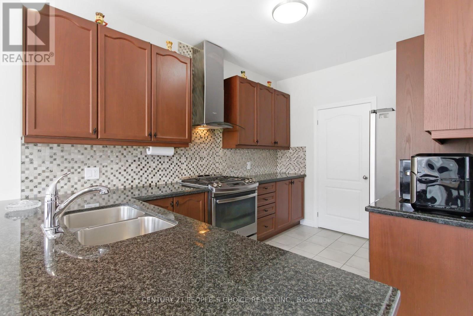 188 Bonnieglen Farm Boulevard, Caledon, Ontario  L7C 4C1 - Photo 13 - W12856322