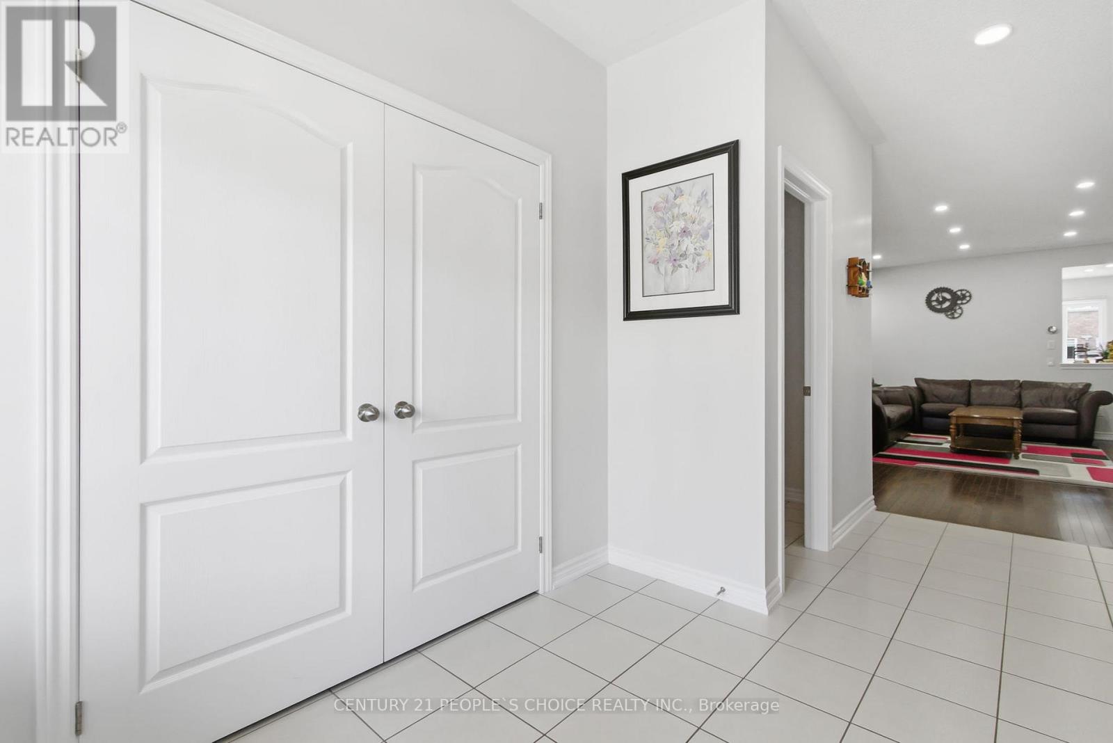 188 Bonnieglen Farm Boulevard, Caledon, Ontario  L7C 4C1 - Photo 4 - W12856322