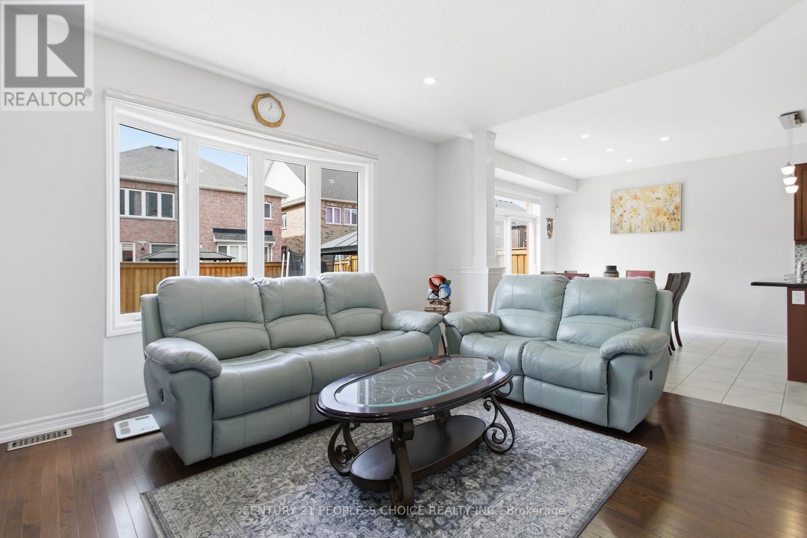 188 Bonnieglen Farm Boulevard, Caledon, Ontario  L7C 4C1 - Photo 9 - W12856322