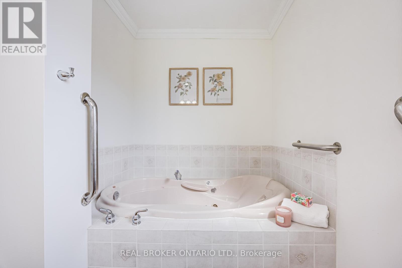 1483 Brenner Crescent, Burlington, Ontario  L7P 2V9 - Photo 15 - W12872732