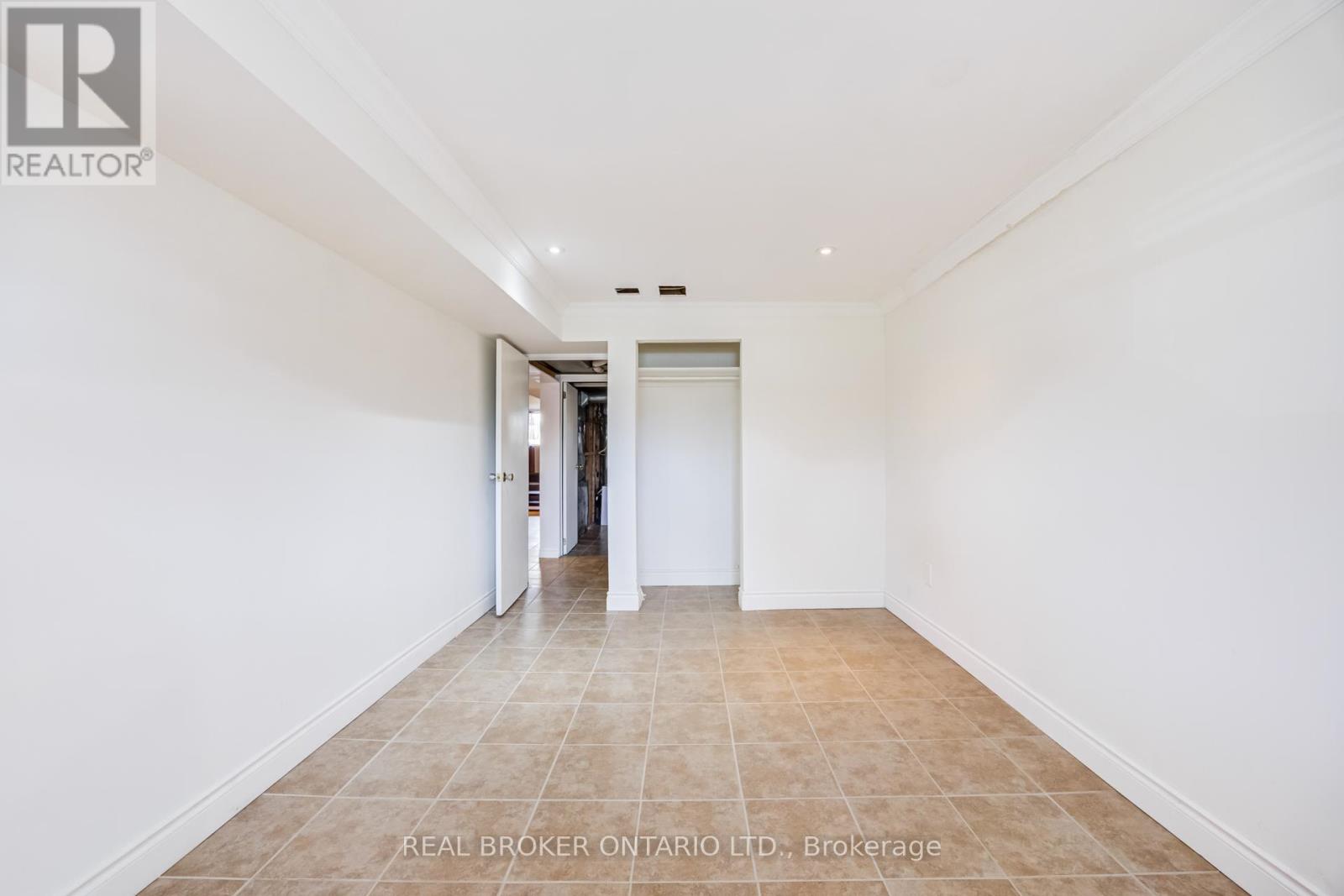 1483 Brenner Crescent, Burlington, Ontario  L7P 2V9 - Photo 31 - W12872732