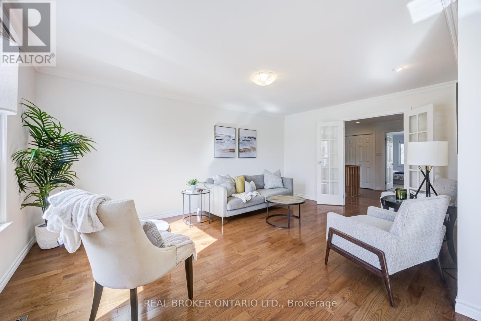 1483 Brenner Crescent, Burlington, Ontario  L7P 2V9 - Photo 7 - W12872732