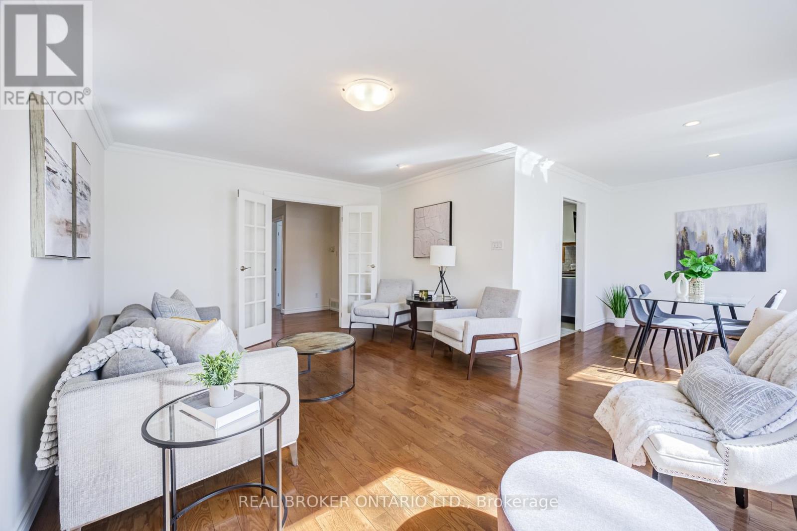 1483 Brenner Crescent, Burlington, Ontario  L7P 2V9 - Photo 8 - W12872732