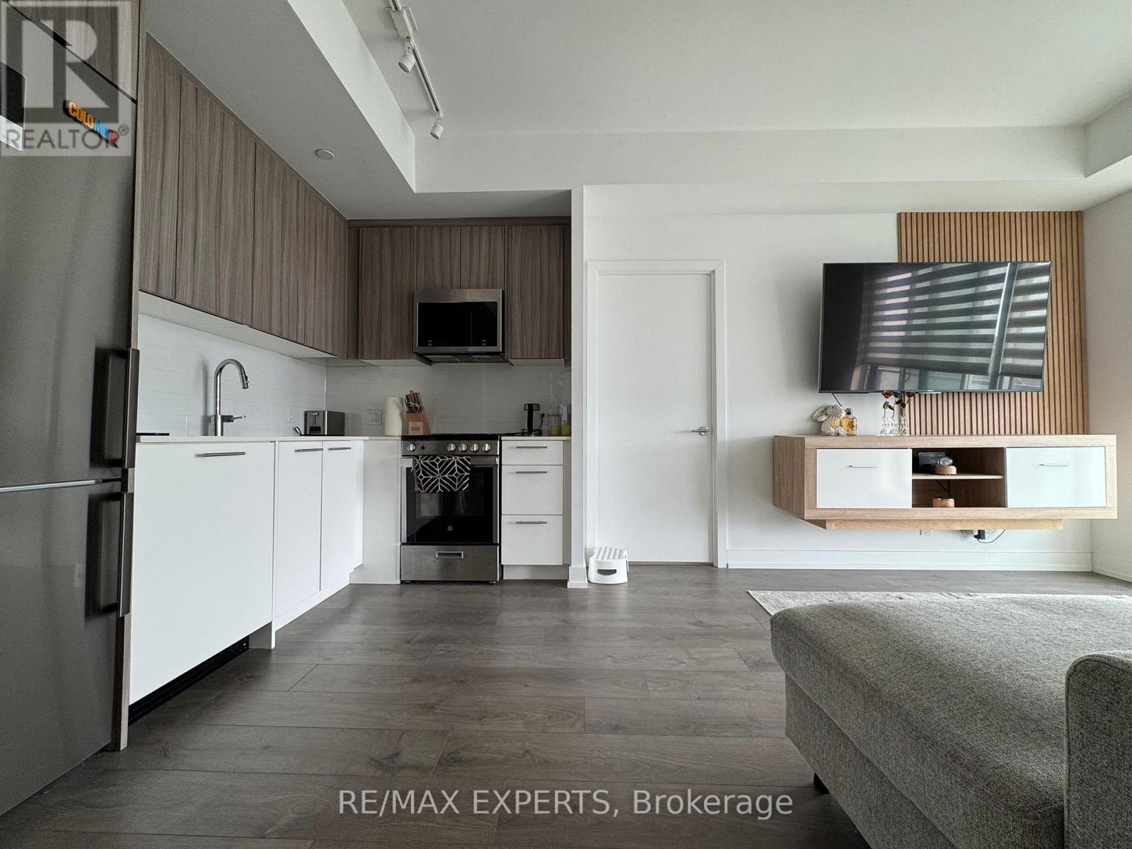 501 - 215 Veterans Drive S, Brampton, Ontario  L7A 4M5 - Photo 14 - W12872740