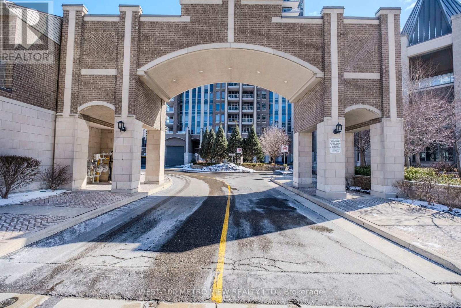 1807 - 388 Prince Of Wales Drive, Mississauga, Ontario  L5B 0A1 - Photo 2 - W12872770