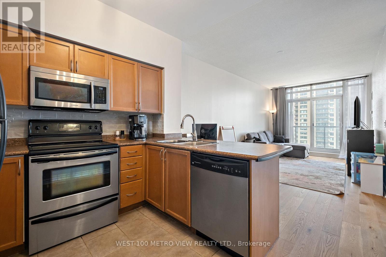 1807 - 388 Prince Of Wales Drive, Mississauga, Ontario  L5B 0A1 - Photo 7 - W12872770