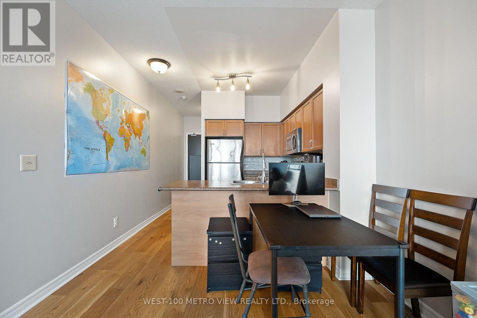 1807 - 388 Prince Of Wales Drive, Mississauga, Ontario  L5B 0A1 - Photo 8 - W12872770