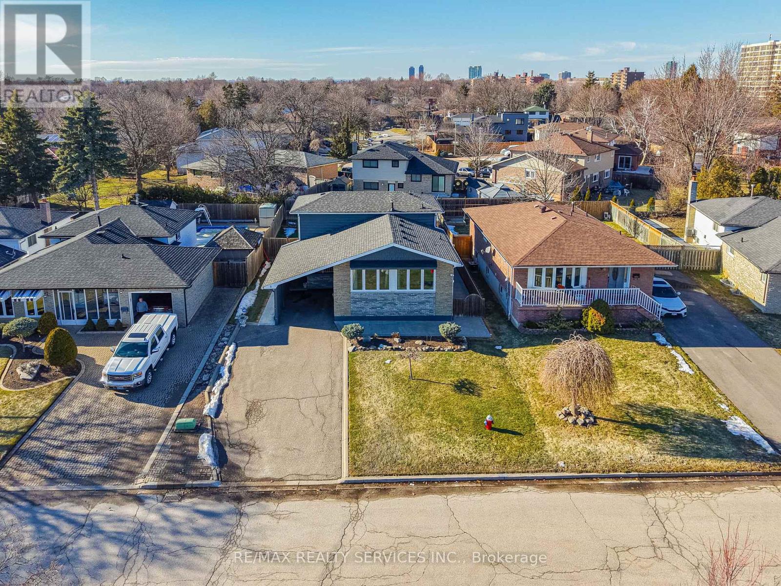 8 EDWIN DRIVE, brampton (brampton south), Ontario