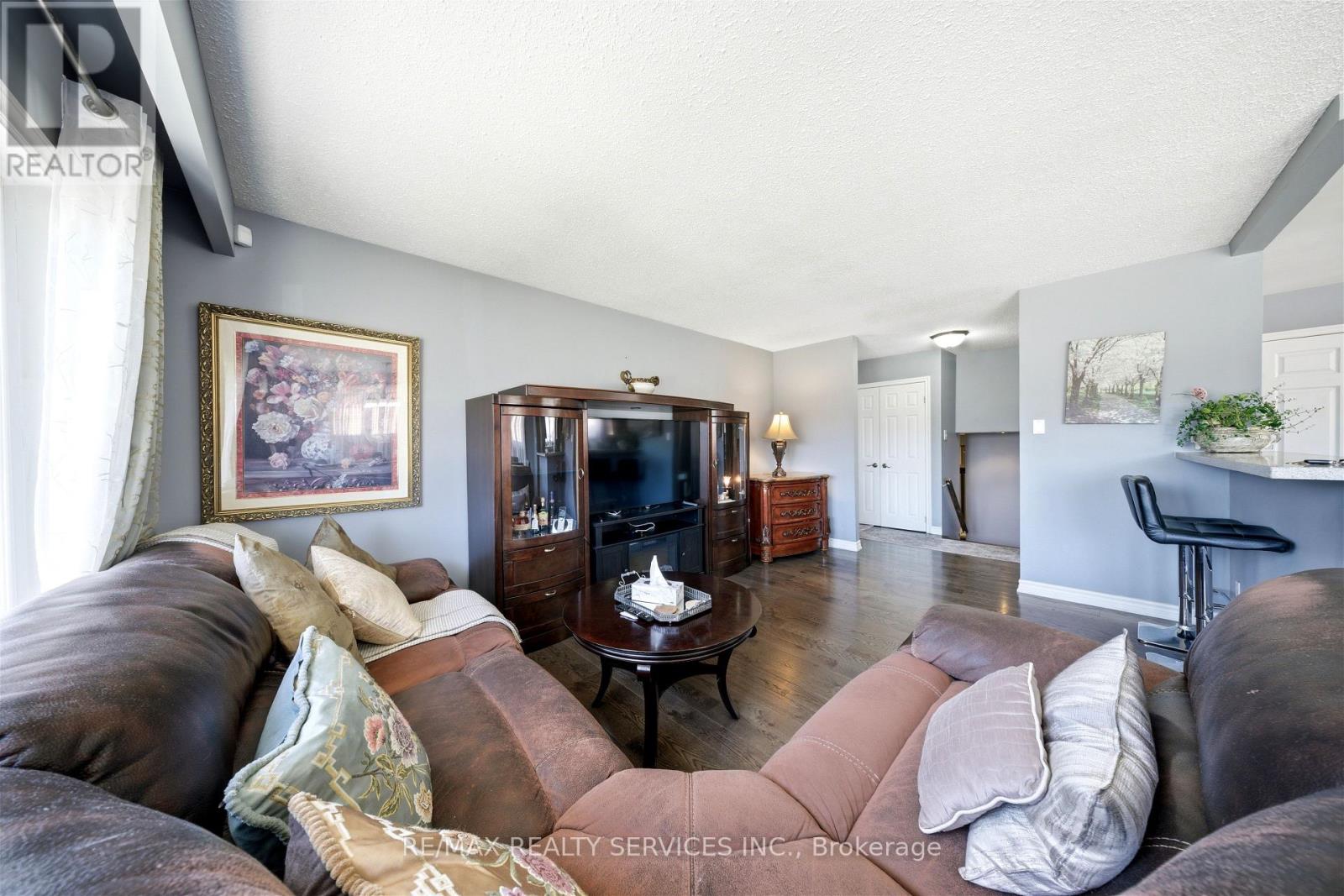 8 Edwin Drive, Brampton, Ontario  L6Y 1A1 - Photo 12 - W12872800