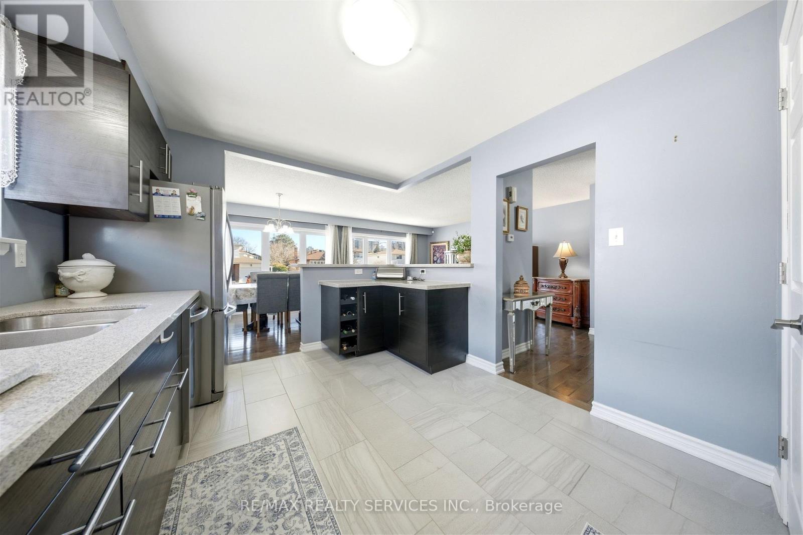 8 Edwin Drive, Brampton, Ontario  L6Y 1A1 - Photo 18 - W12872800