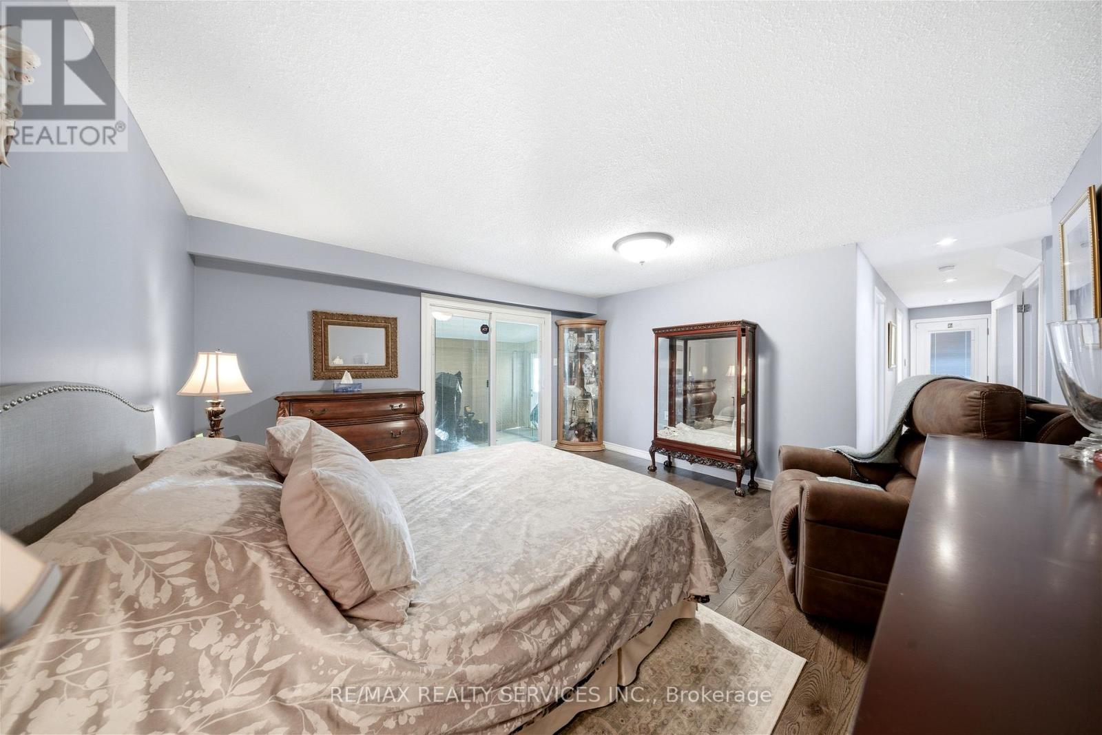 8 Edwin Drive, Brampton, Ontario  L6Y 1A1 - Photo 30 - W12872800