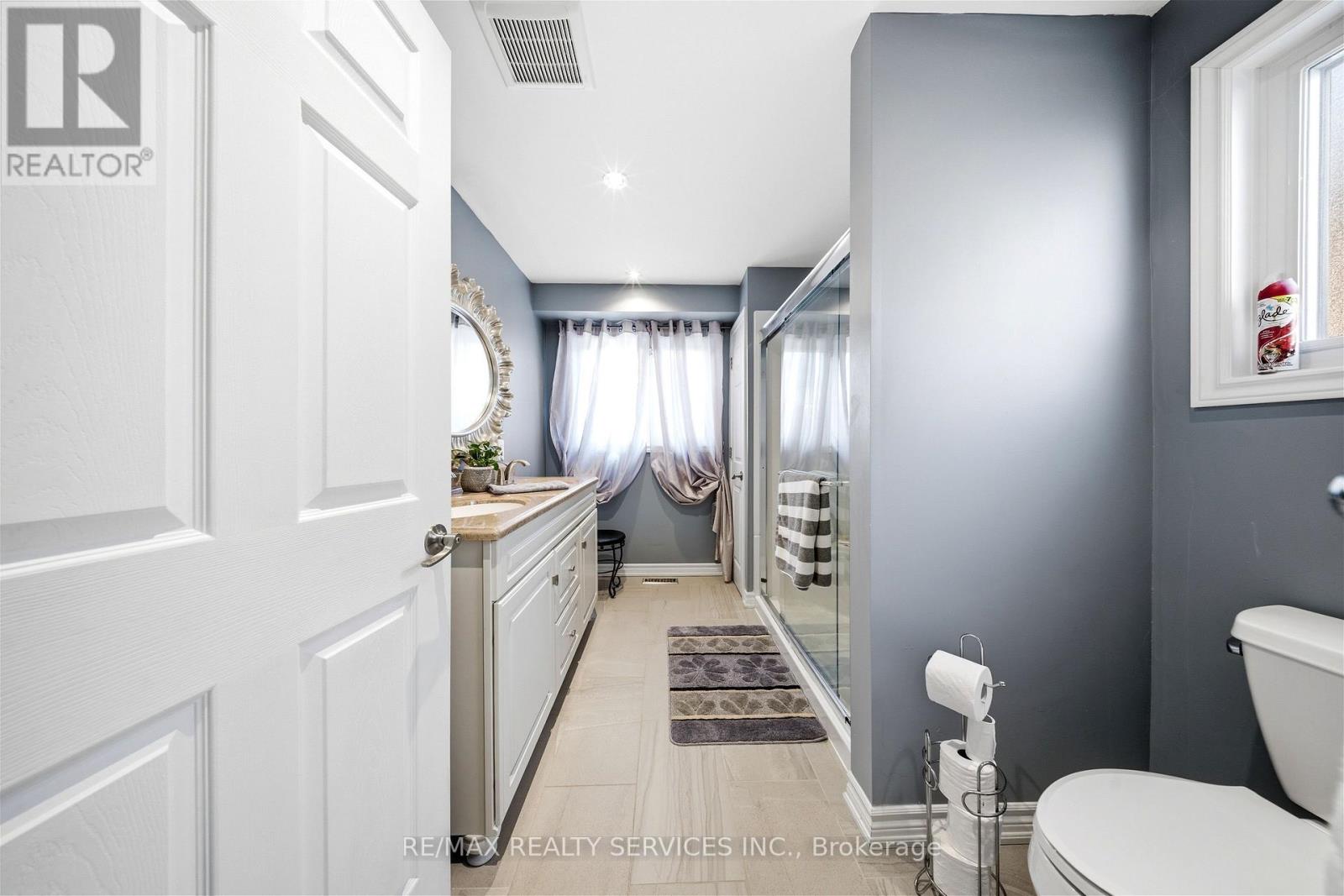 8 Edwin Drive, Brampton, Ontario  L6Y 1A1 - Photo 32 - W12872800