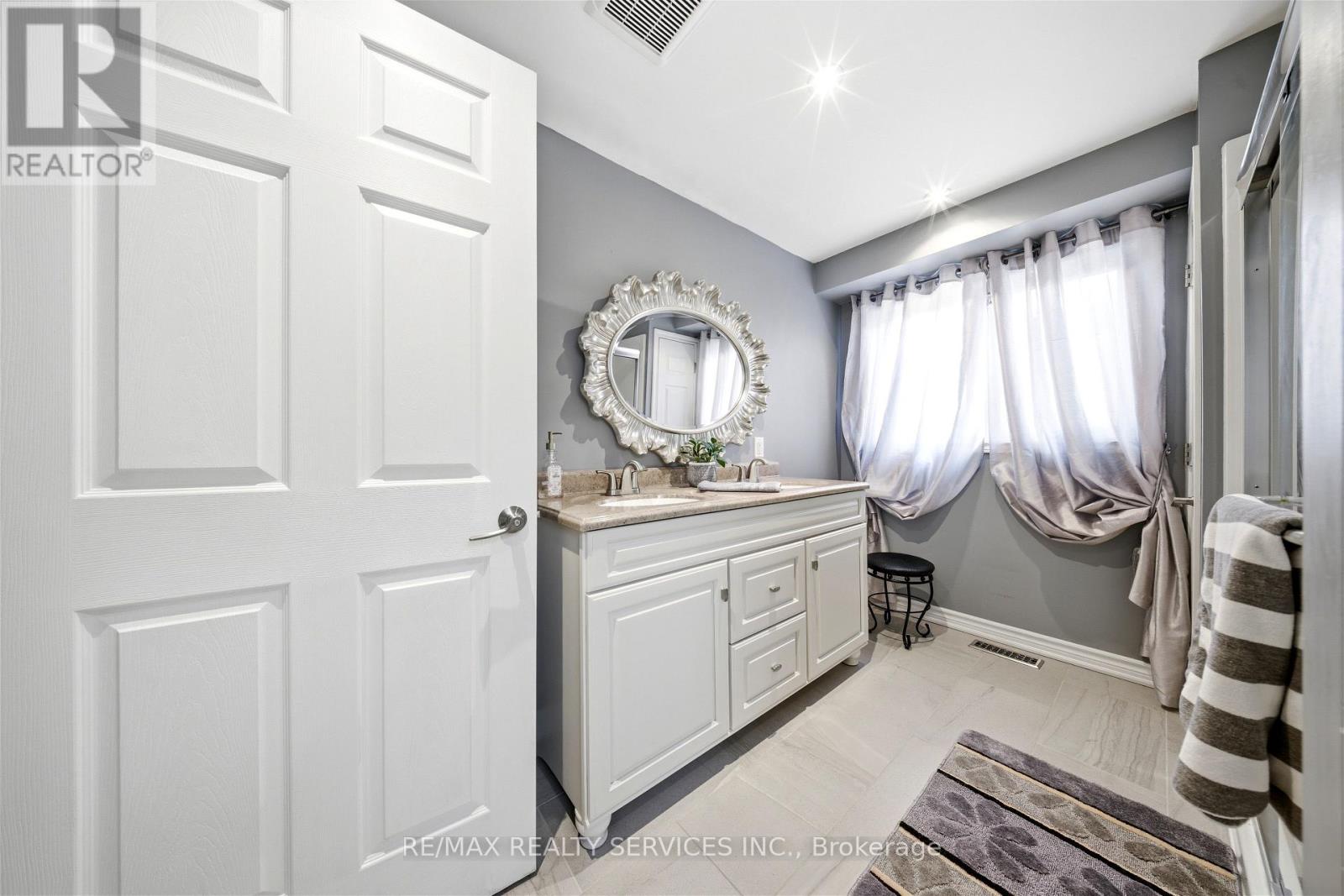 8 Edwin Drive, Brampton, Ontario  L6Y 1A1 - Photo 33 - W12872800