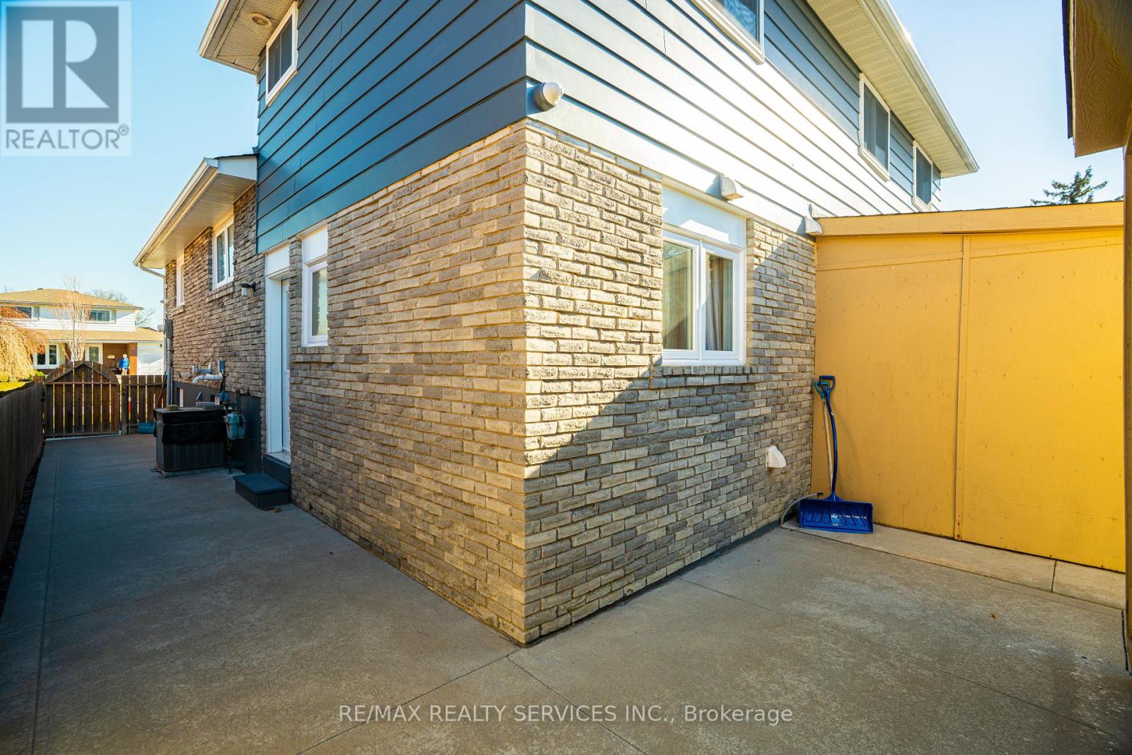 8 Edwin Drive, Brampton, Ontario  L6Y 1A1 - Photo 43 - W12872800