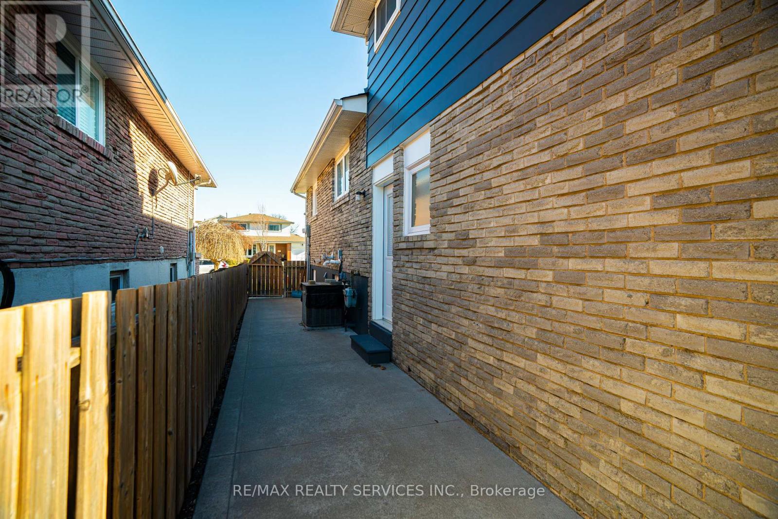 8 Edwin Drive, Brampton, Ontario  L6Y 1A1 - Photo 44 - W12872800