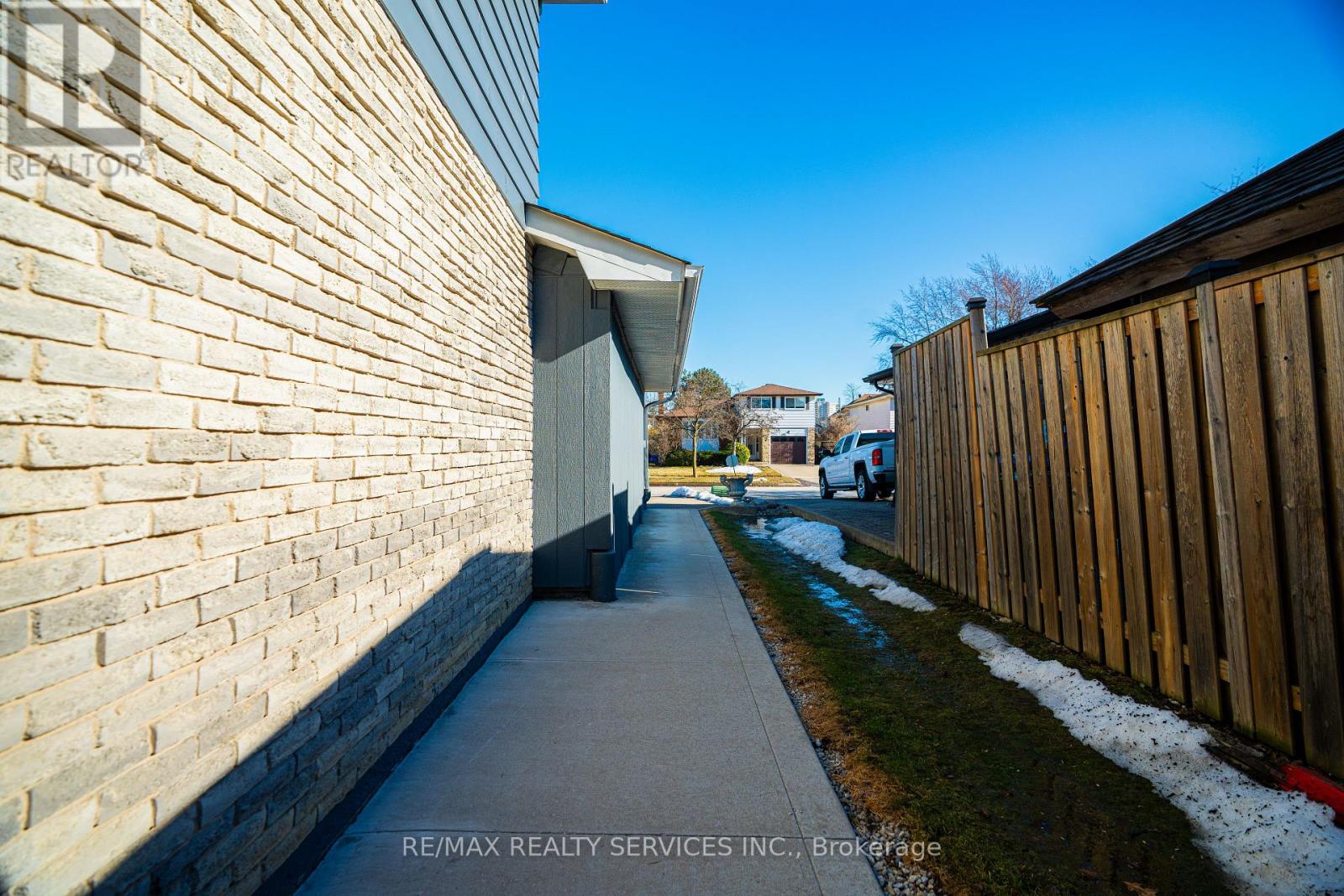 8 Edwin Drive, Brampton, Ontario  L6Y 1A1 - Photo 46 - W12872800