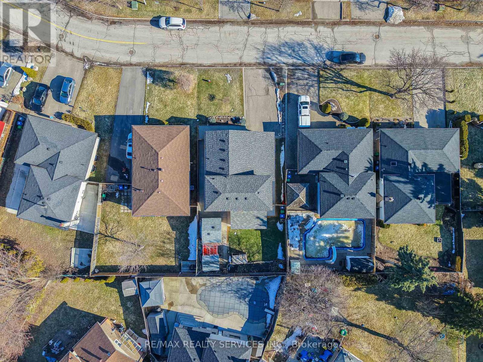 8 Edwin Drive, Brampton, Ontario  L6Y 1A1 - Photo 49 - W12872800