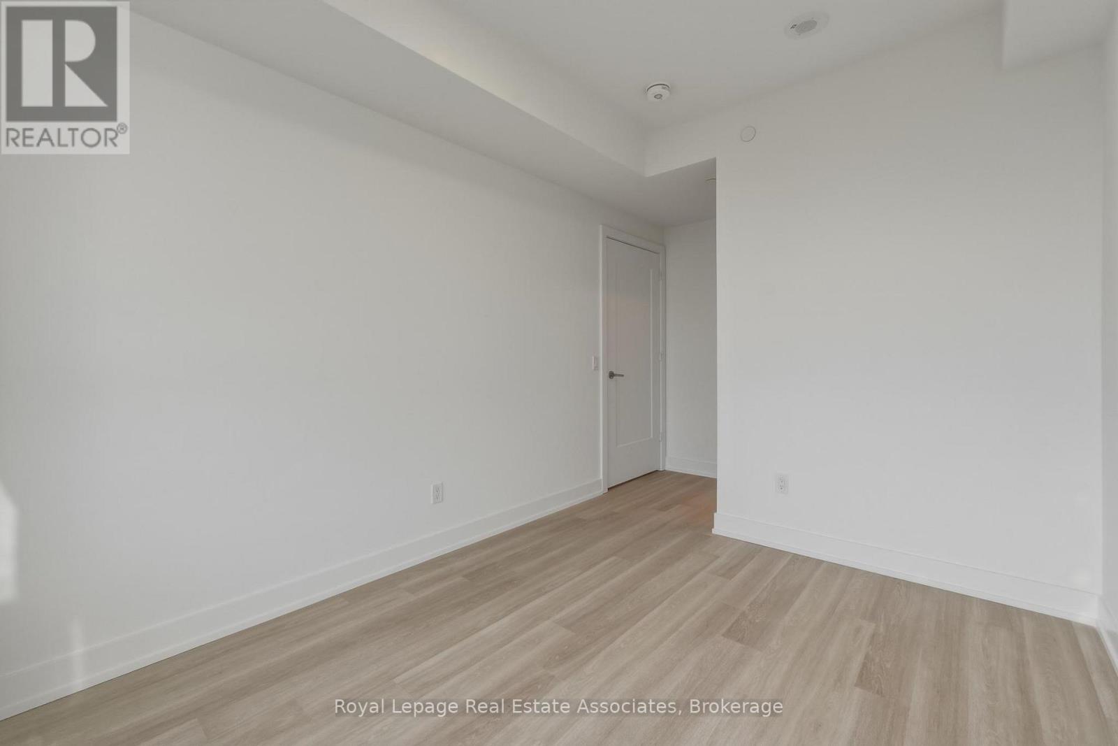 1201 - 60 Central Park Roadway, Toronto, Ontario  M9A 3K1 - Photo 12 - W12872826