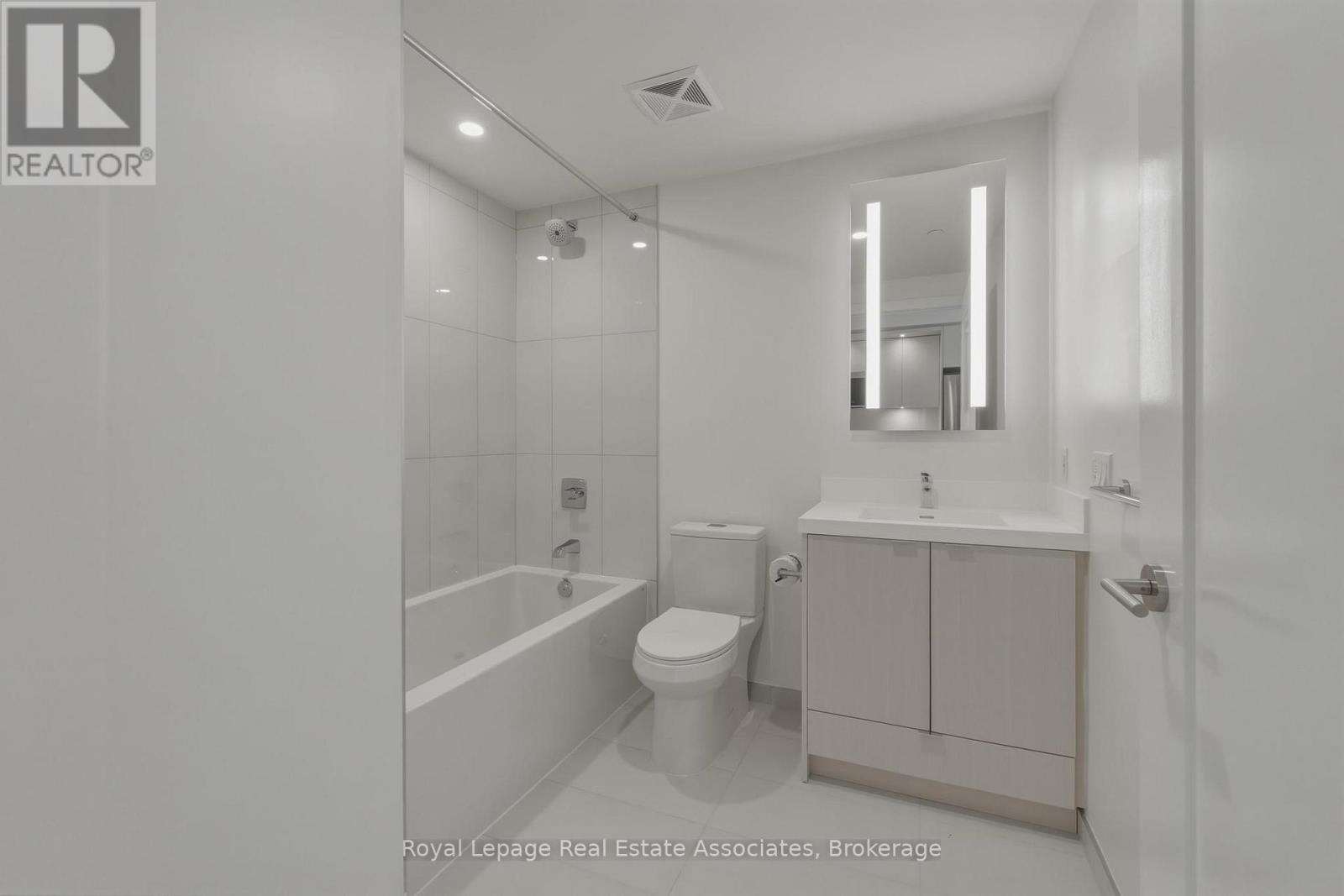 1201 - 60 Central Park Roadway, Toronto, Ontario  M9A 3K1 - Photo 16 - W12872826