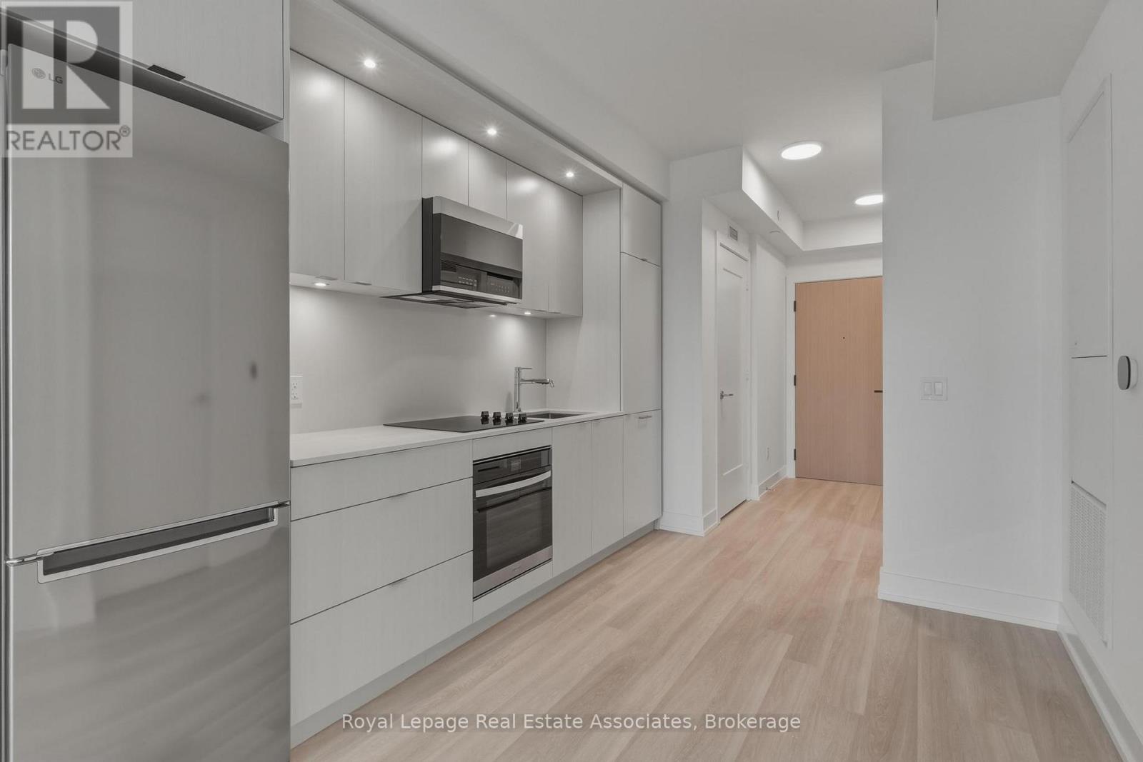 1201 - 60 Central Park Roadway, Toronto, Ontario  M9A 3K1 - Photo 4 - W12872826