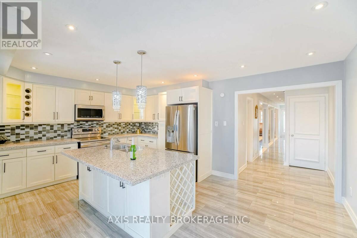 18 Maple Bush Avenue, Toronto, Ontario  M9N 1S6 - Photo 11 - W12872828