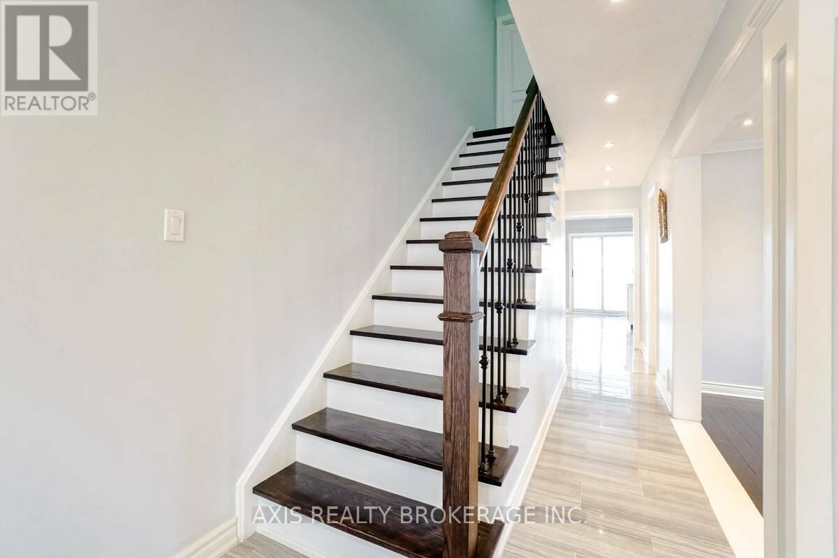 18 Maple Bush Avenue, Toronto, Ontario  M9N 1S6 - Photo 17 - W12872828