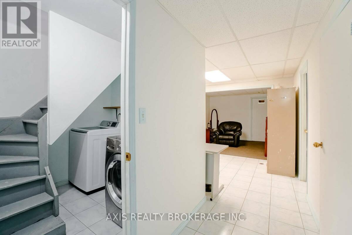 18 Maple Bush Avenue, Toronto, Ontario  M9N 1S6 - Photo 28 - W12872828