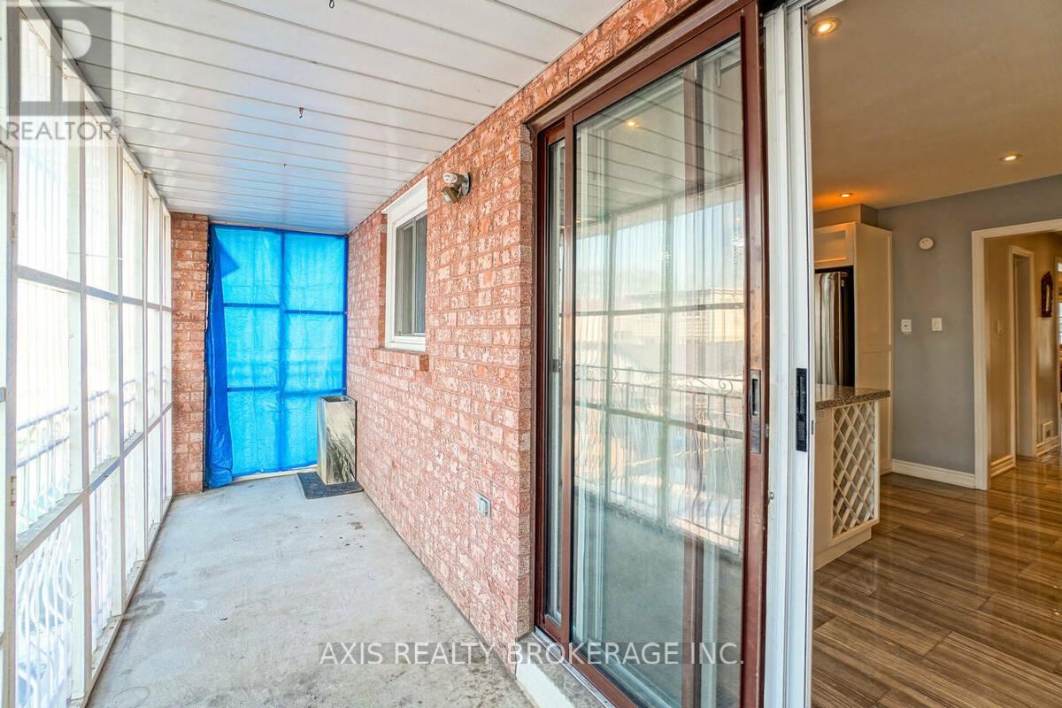 18 Maple Bush Avenue, Toronto, Ontario  M9N 1S6 - Photo 32 - W12872828