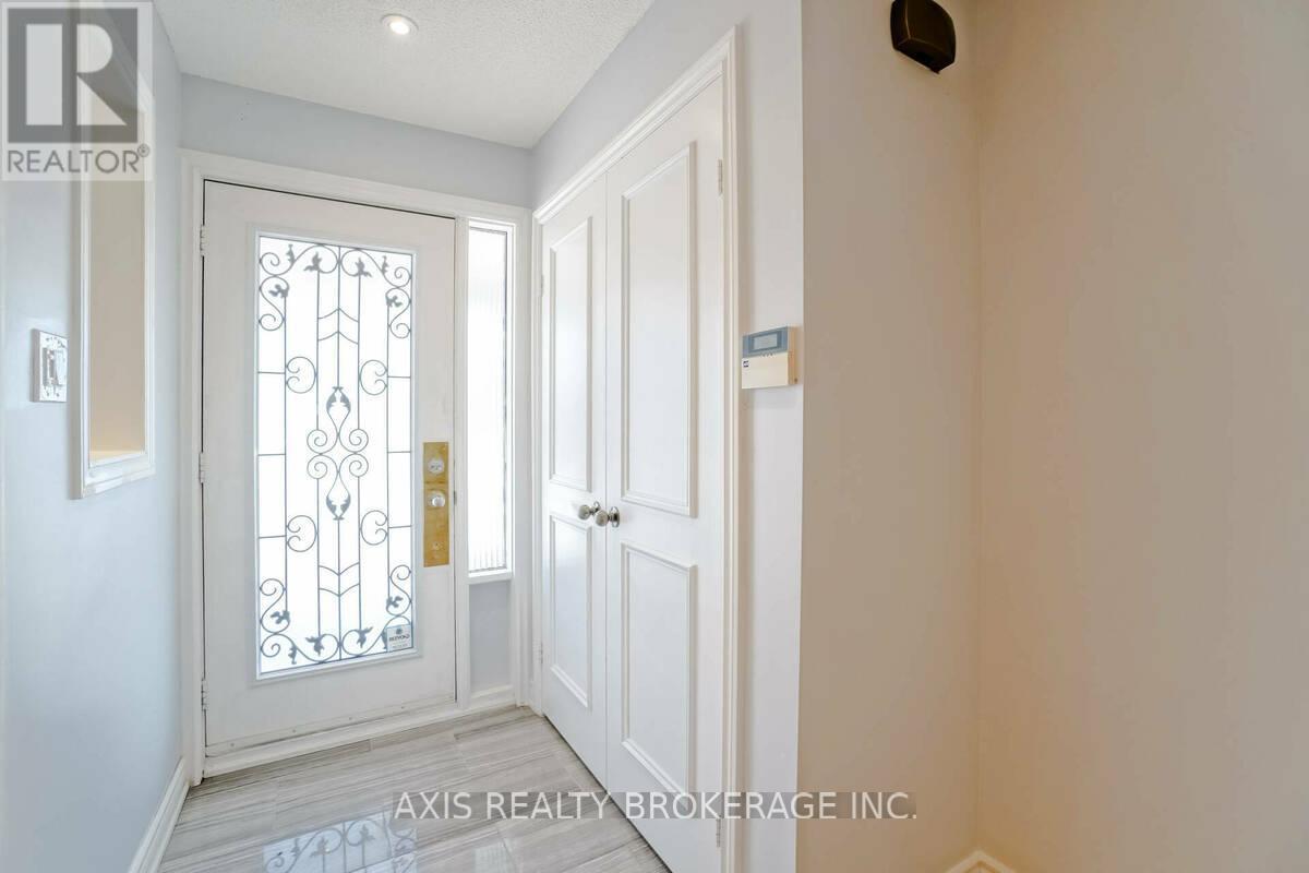 18 Maple Bush Avenue, Toronto, Ontario  M9N 1S6 - Photo 4 - W12872828