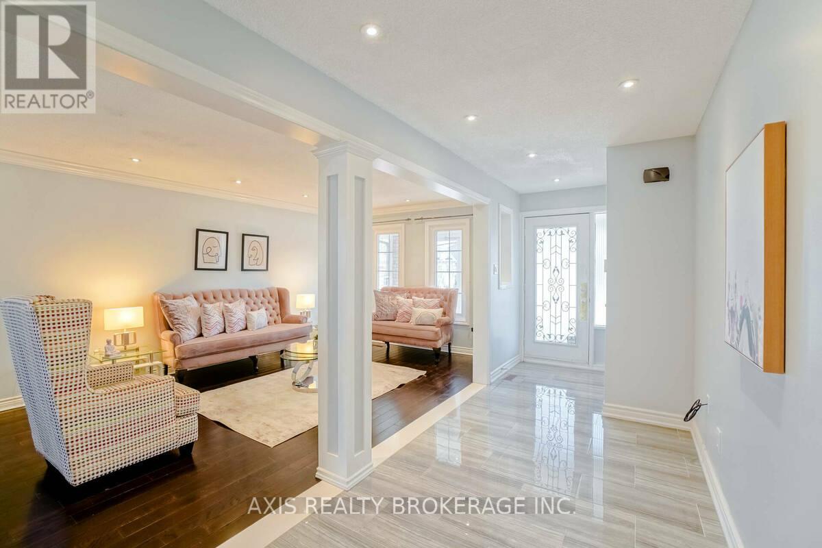 18 Maple Bush Avenue, Toronto, Ontario  M9N 1S6 - Photo 5 - W12872828