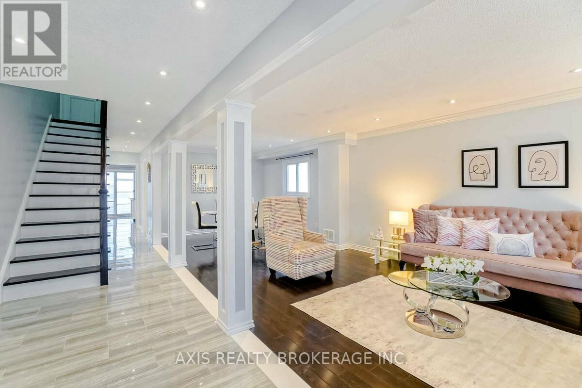 18 Maple Bush Avenue, Toronto, Ontario  M9N 1S6 - Photo 6 - W12872828