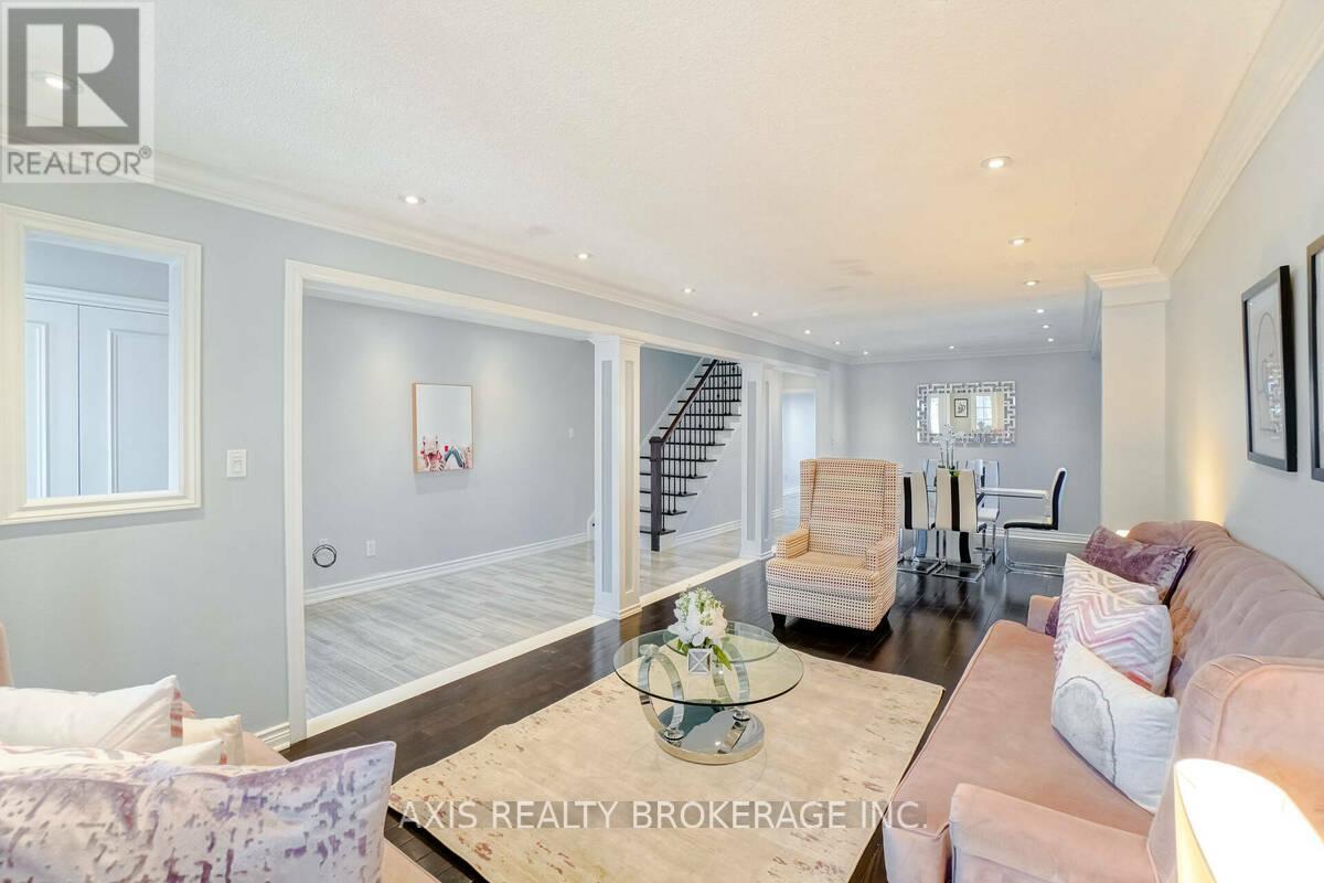 18 Maple Bush Avenue, Toronto, Ontario  M9N 1S6 - Photo 7 - W12872828