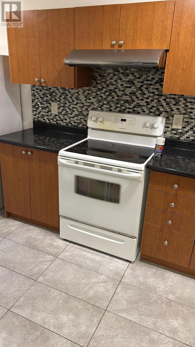 Lower - 27 Campwood Crescent, Brampton (Bram East), Ontario  L6P 3S6 - Photo 5 - W12872842