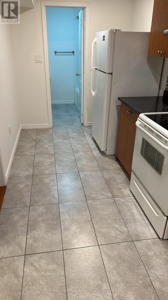 Lower - 27 Campwood Crescent, Brampton (Bram East), Ontario  L6P 3S6 - Photo 6 - W12872842