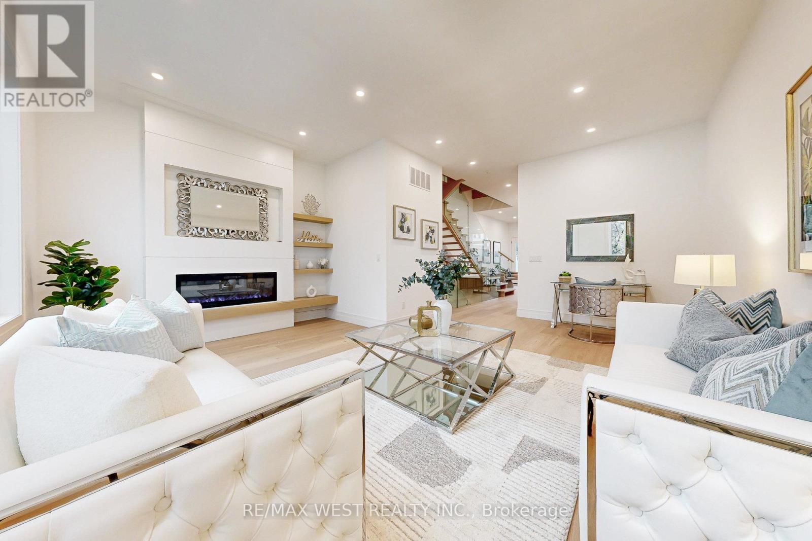 2 - 2639 R Dundas Street W, Toronto, Ontario  M6P 1X9 - Photo 10 - W12872860