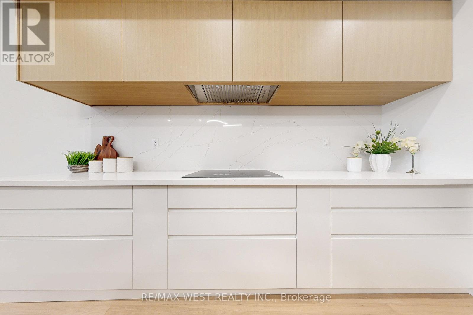 2 - 2639 R Dundas Street W, Toronto, Ontario  M6P 1X9 - Photo 18 - W12872860