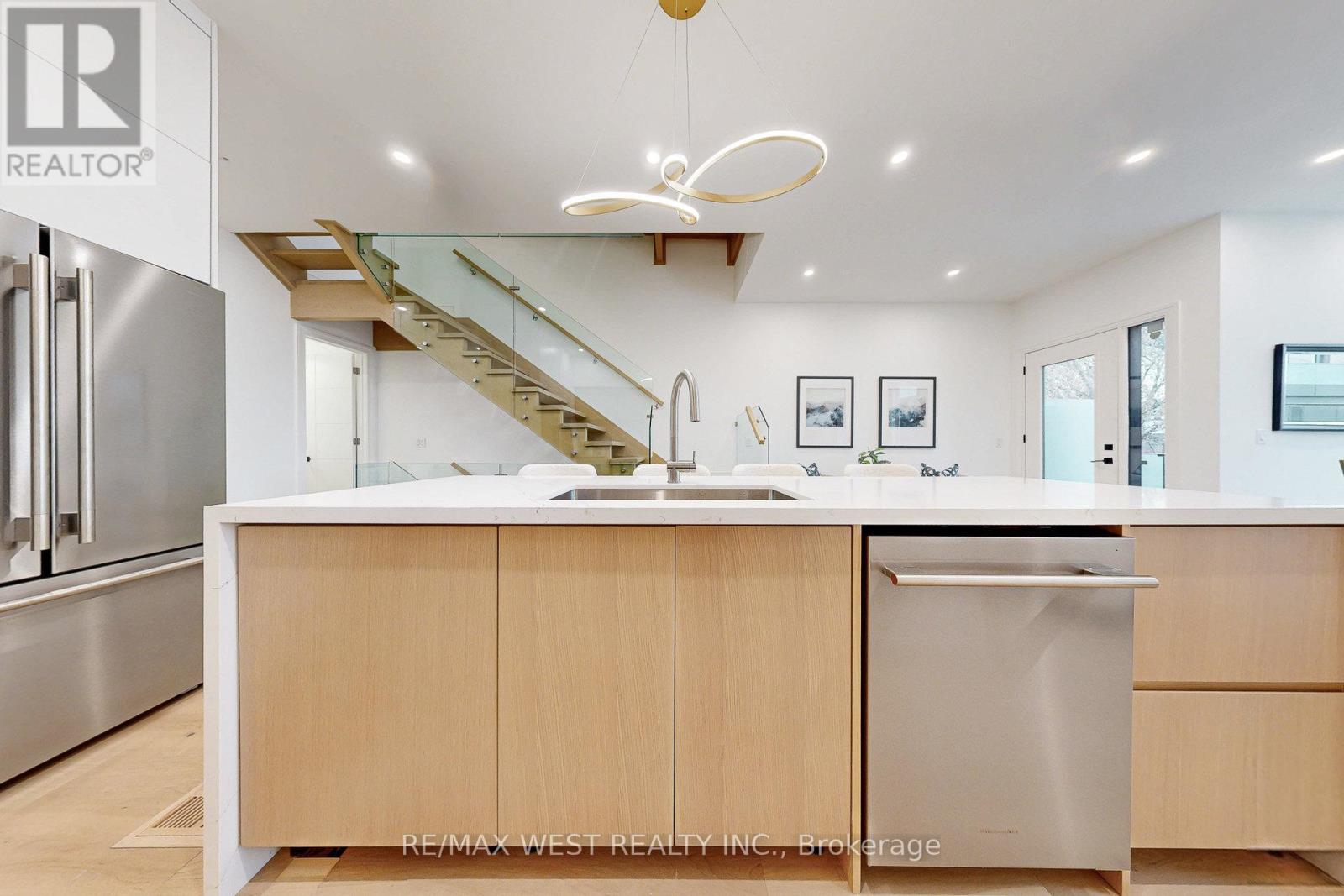 2 - 2639 R Dundas Street W, Toronto, Ontario  M6P 1X9 - Photo 20 - W12872860