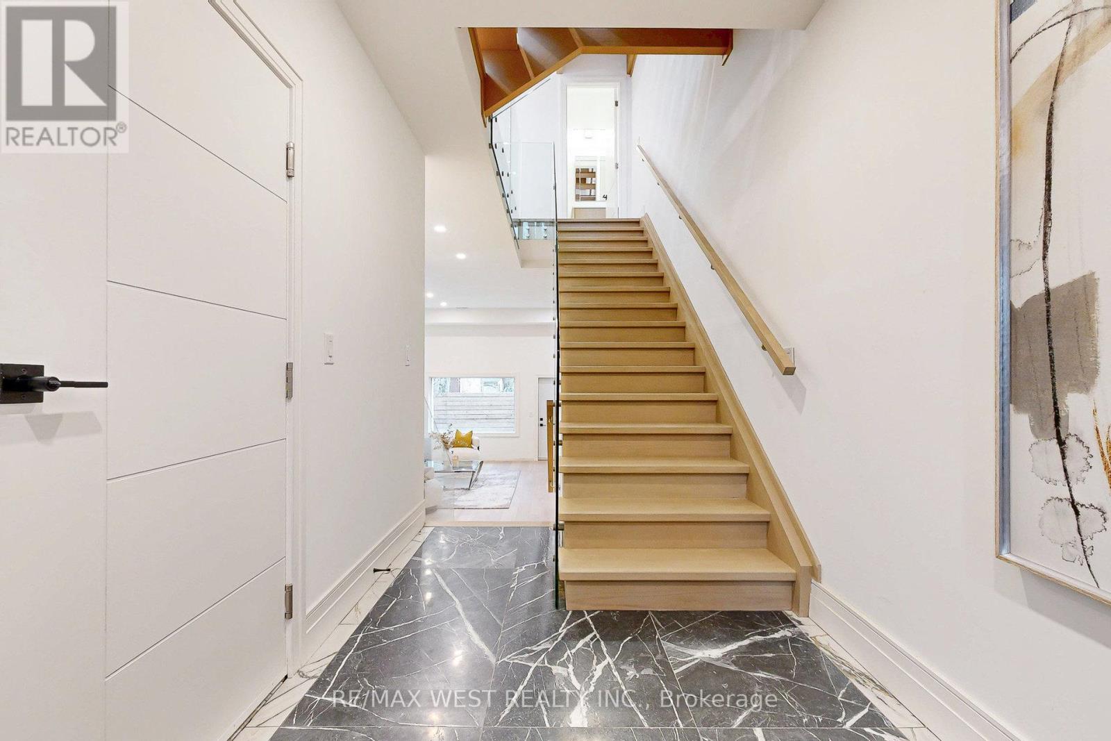 2 - 2639 R Dundas Street W, Toronto, Ontario  M6P 1X9 - Photo 3 - W12872860