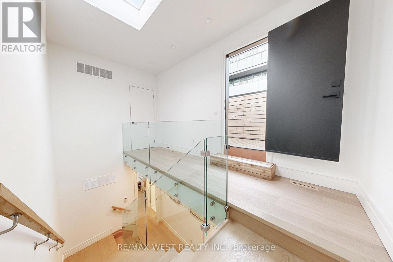 2 - 2639 R Dundas Street W, Toronto, Ontario  M6P 1X9 - Photo 37 - W12872860