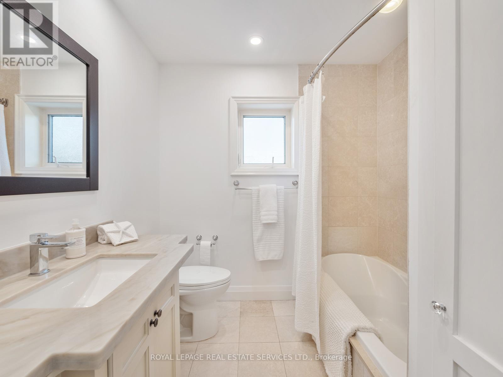 387 Kennedy Avenue, Toronto, Ontario  M6P 3C5 - Photo 26 - W12872866