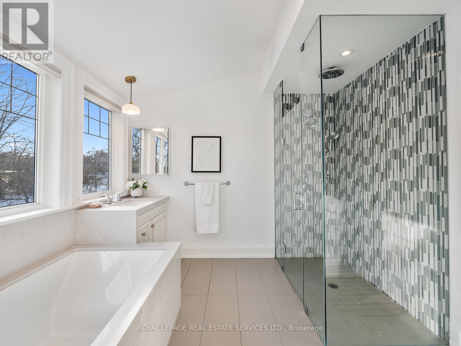 387 Kennedy Avenue, Toronto, Ontario  M6P 3C5 - Photo 34 - W12872866