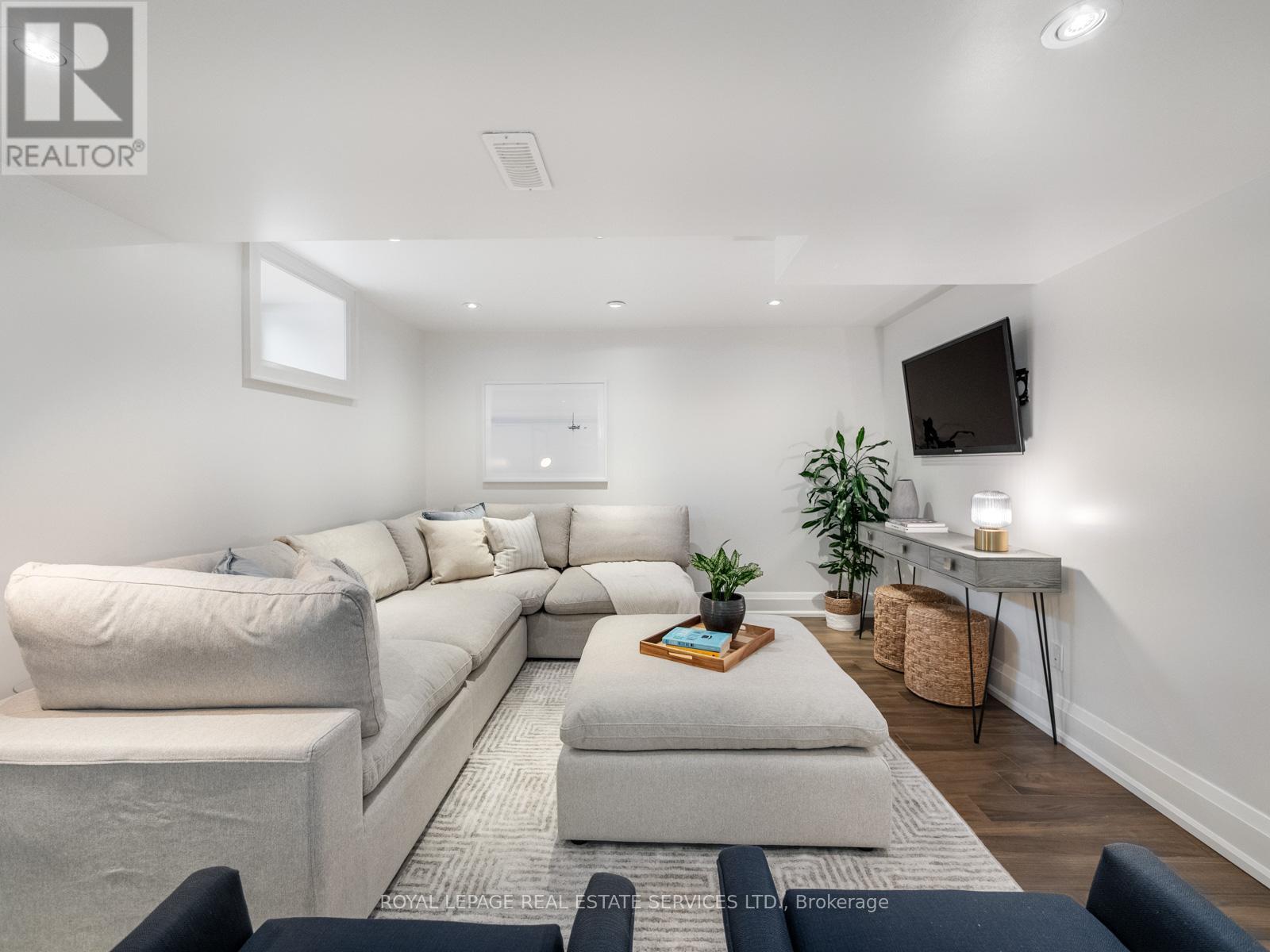 387 Kennedy Avenue, Toronto, Ontario  M6P 3C5 - Photo 38 - W12872866