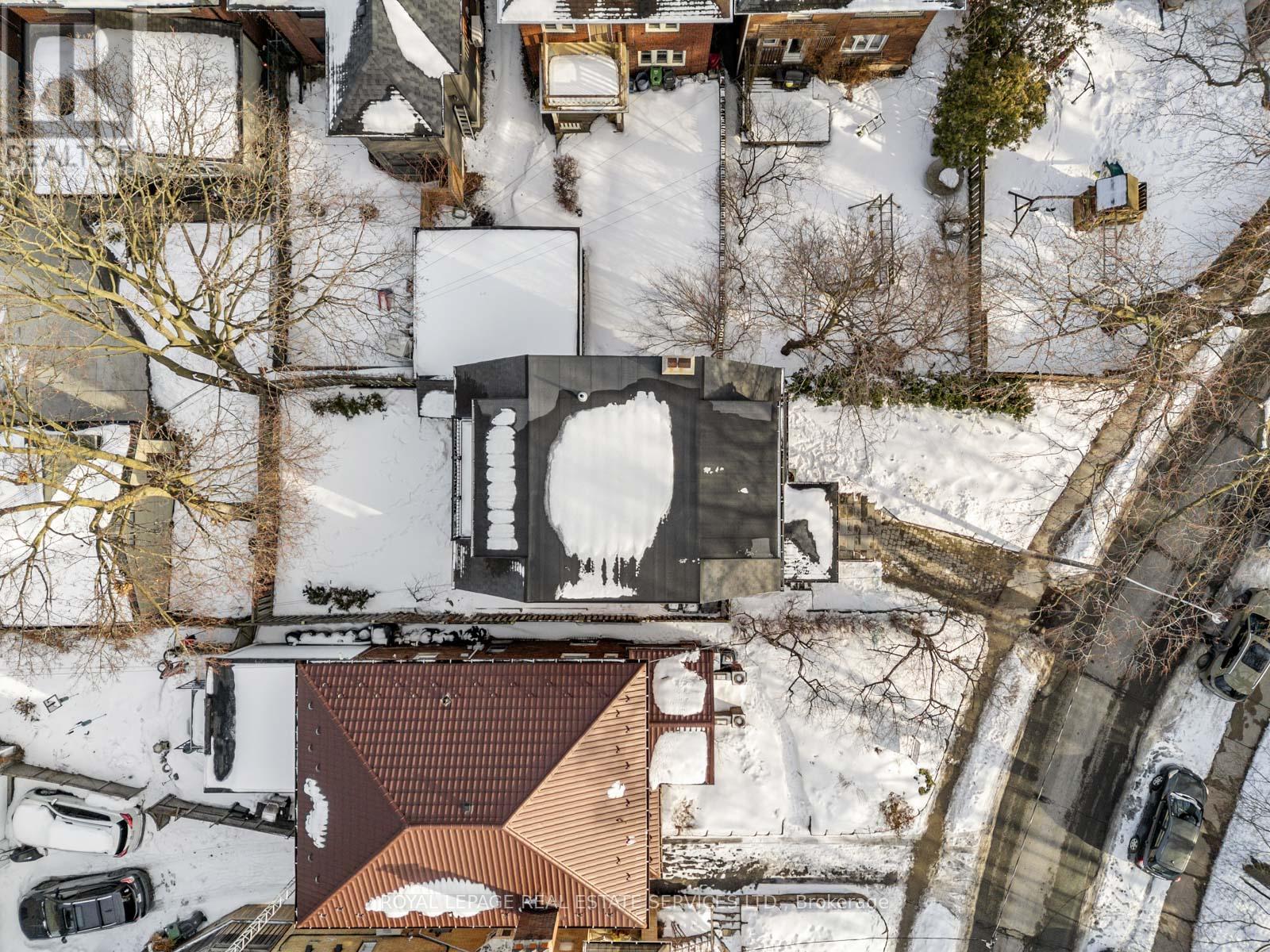 387 Kennedy Avenue, Toronto, Ontario  M6P 3C5 - Photo 46 - W12872866