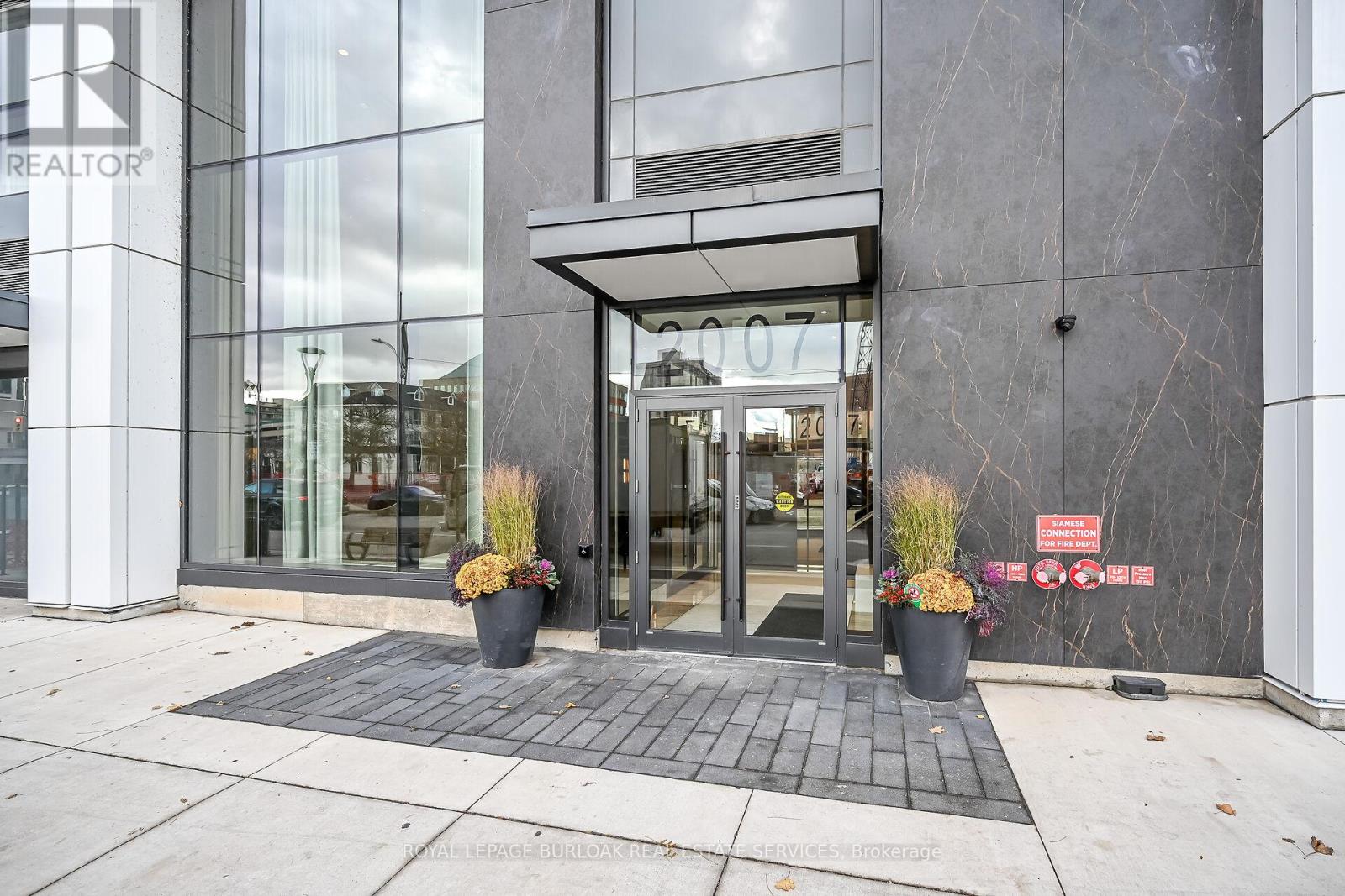 1503 - 2007 James Street, Burlington, Ontario  L7R 0G7 - Photo 3 - W12872904