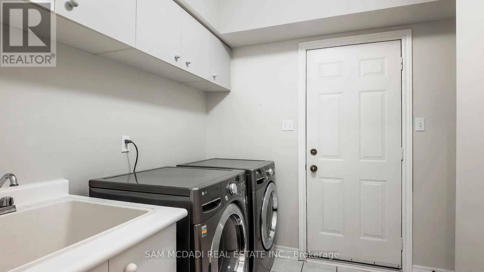 5396 Planter's Wd Court, Mississauga, Ontario  L5M 5V2 - Photo 11 - W12872914