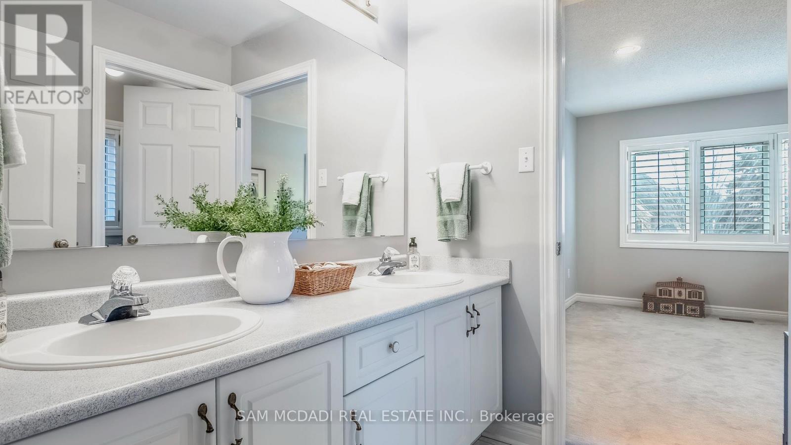 5396 Planter's Wd Court, Mississauga, Ontario  L5M 5V2 - Photo 21 - W12872914