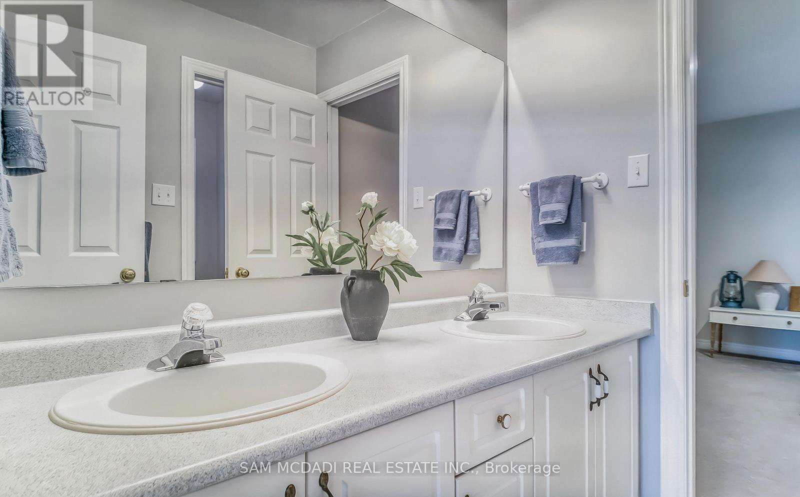 5396 Planter's Wd Court, Mississauga, Ontario  L5M 5V2 - Photo 26 - W12872914