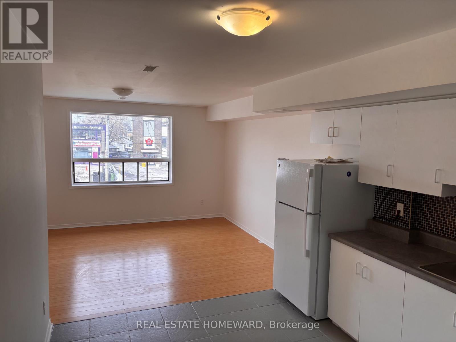 UPPER - 879A WILSON AVENUE, toronto (downsview-roding-cfb), Ontario