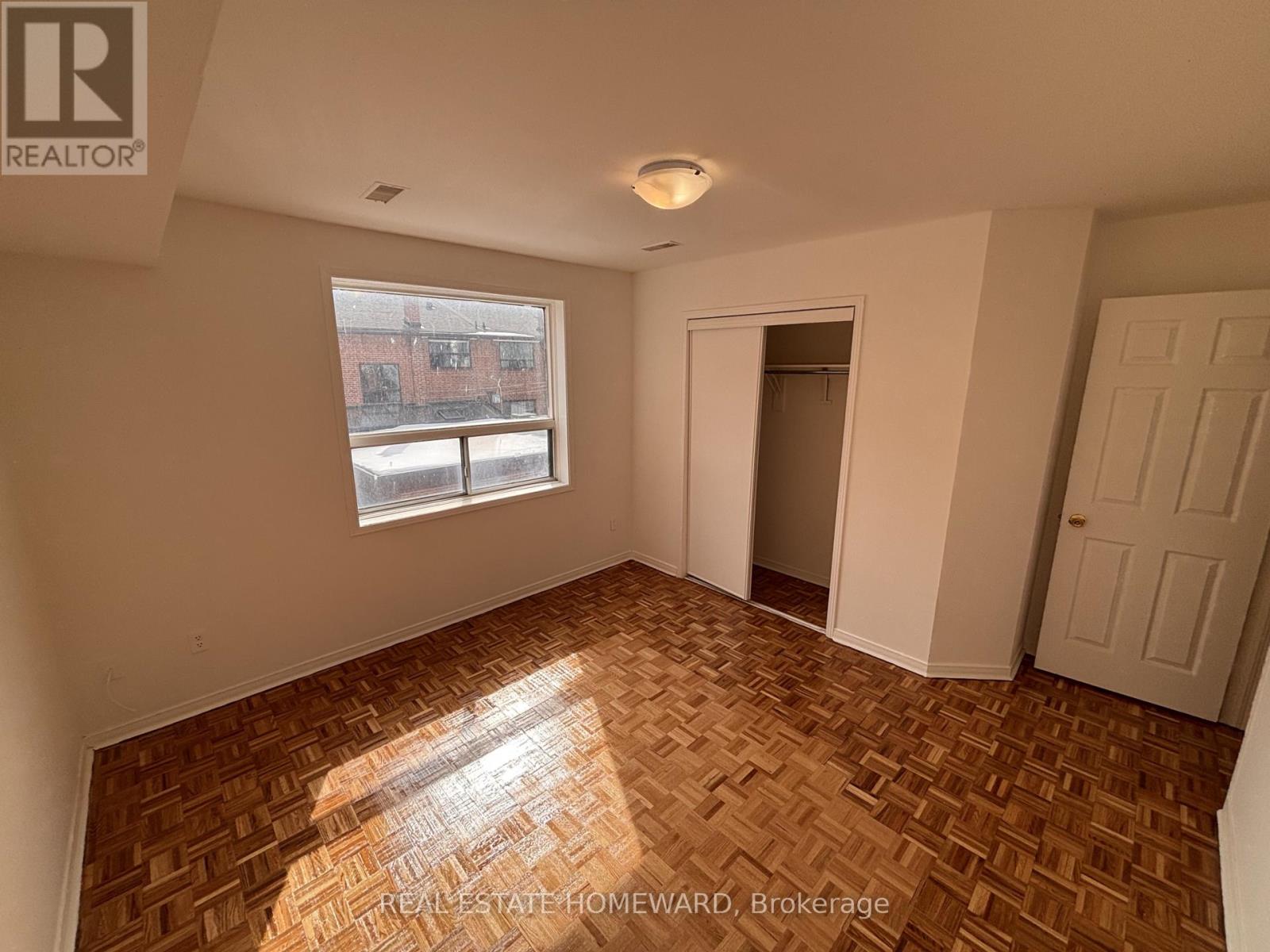 Upper - 879a Wilson Avenue, Toronto (Downsview-Roding-Cfb), Ontario  M3K 1E6 - Photo 5 - W12872920