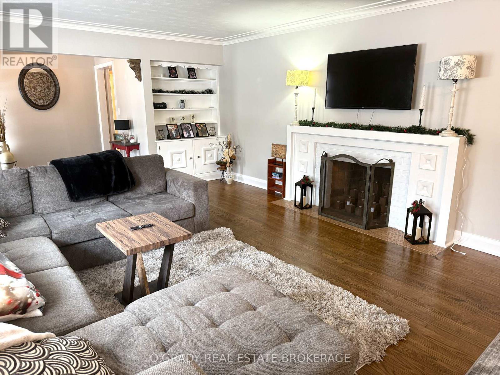 71 North Augusta Road, Brockville, Ontario  K6V 2X7 - Photo 7 - X12870994